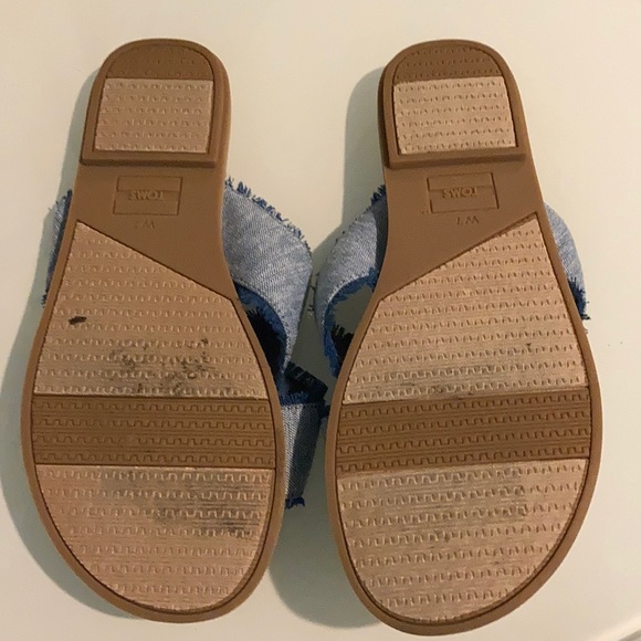 TOMS sandals - Picture 2 of 4
